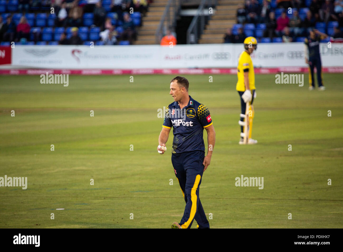 Sophia Gardens, Cardiff, Galles, Regno Unito. Glamorgan hosted Hampshire per un gioco crunch nella vitalità di Blast 20/20 Cricket Sud fase di gruppo su 10 Agosto 2018 presso la Sophia Gardens in Cardiff. Nella foto: GG Wagg colpiti serrati alla morte. Credito: Rob Watkins/Alamy Live News Foto Stock