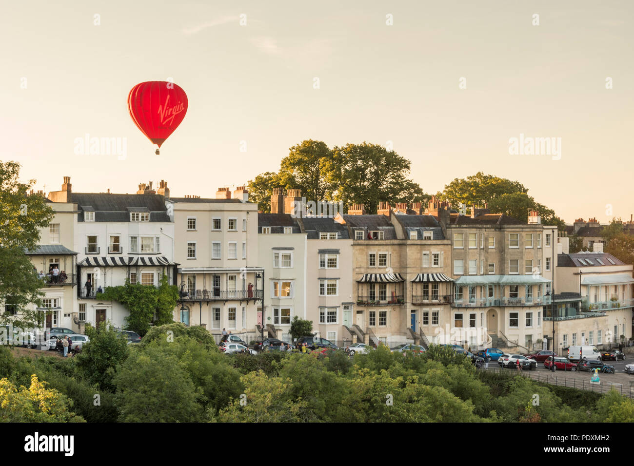Bristol, Regno Unito, 11 agosto 2018. 108 i palloni ad aria calda a prendere il cielo sopra Bristol nel primo e probabilmente ultima messa ascesa del quarantesimo anuale Bristol Balloon Fiesta. Carolyn Eaton/ Alamy News live Foto Stock