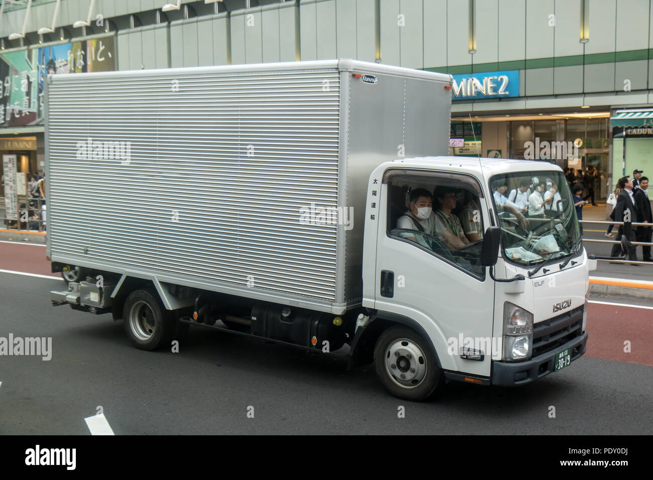 TOKYO, Giappone, 26 giugno 2017, il camion a consegnare le merci nelle strade di Tokyo. Foto Stock