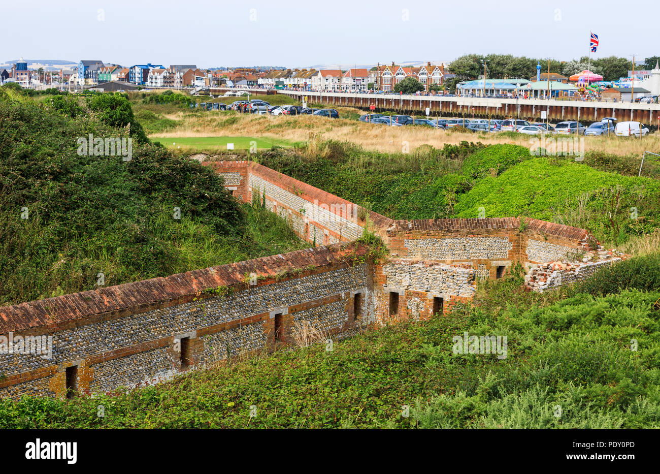Pareti di Littlehampton Fortino Napoleonico rovine, il primo Palmerston Fort, West Littlehampton, una piccola località di villeggiatura sulla costa sud in West Sussex Foto Stock