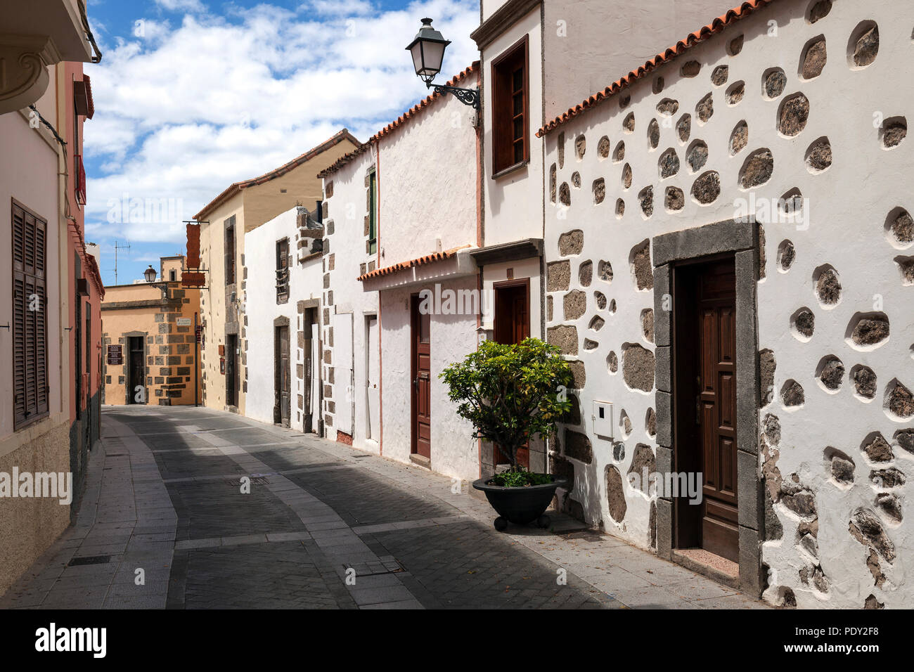 Vicolo Calle El Progreso, tipiche case, città vecchia, Agüimes, Gran Canaria Isole Canarie Spagna Foto Stock