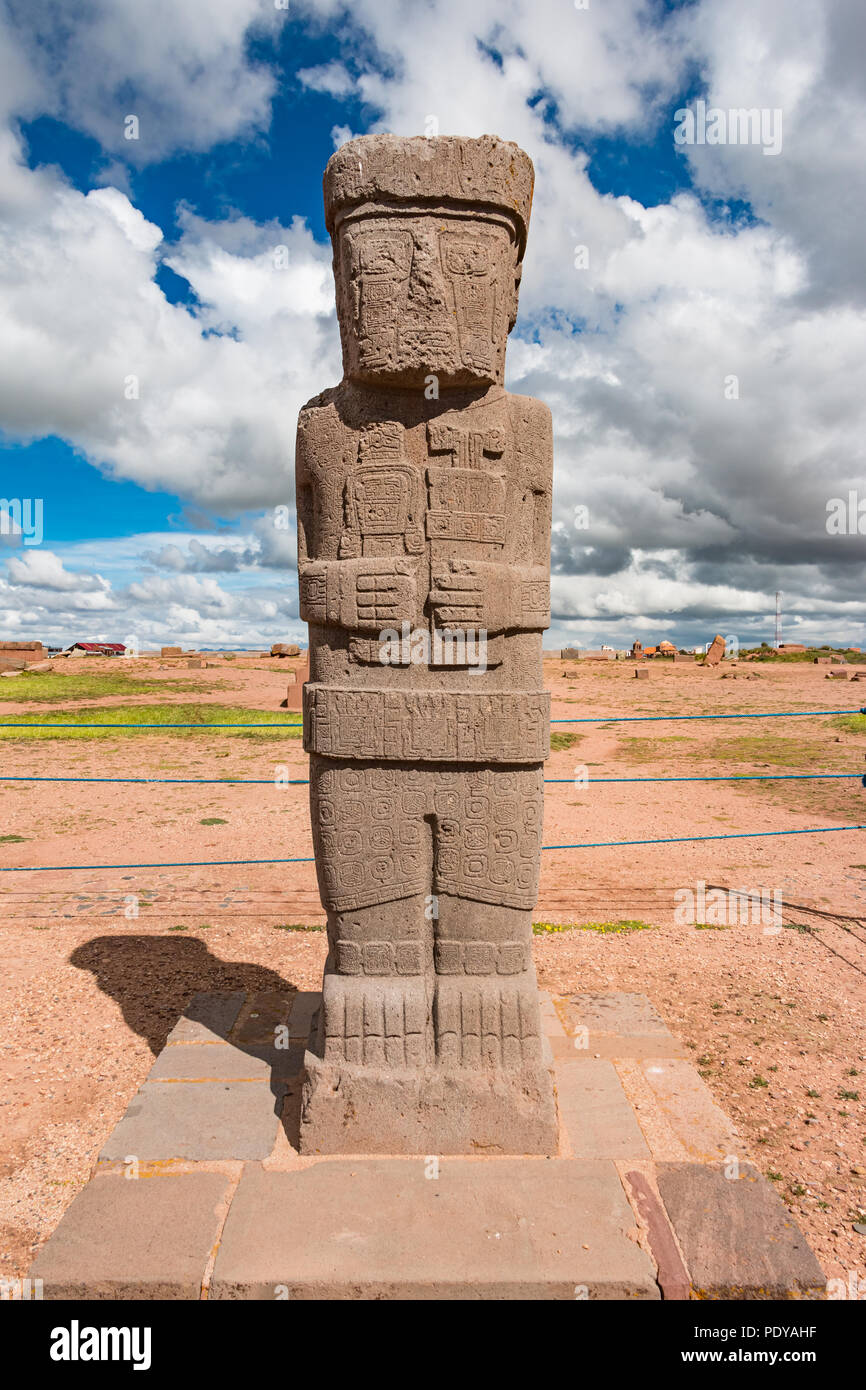 Statua di Tiwanaku sito archeologico in Bolivia Foto Stock