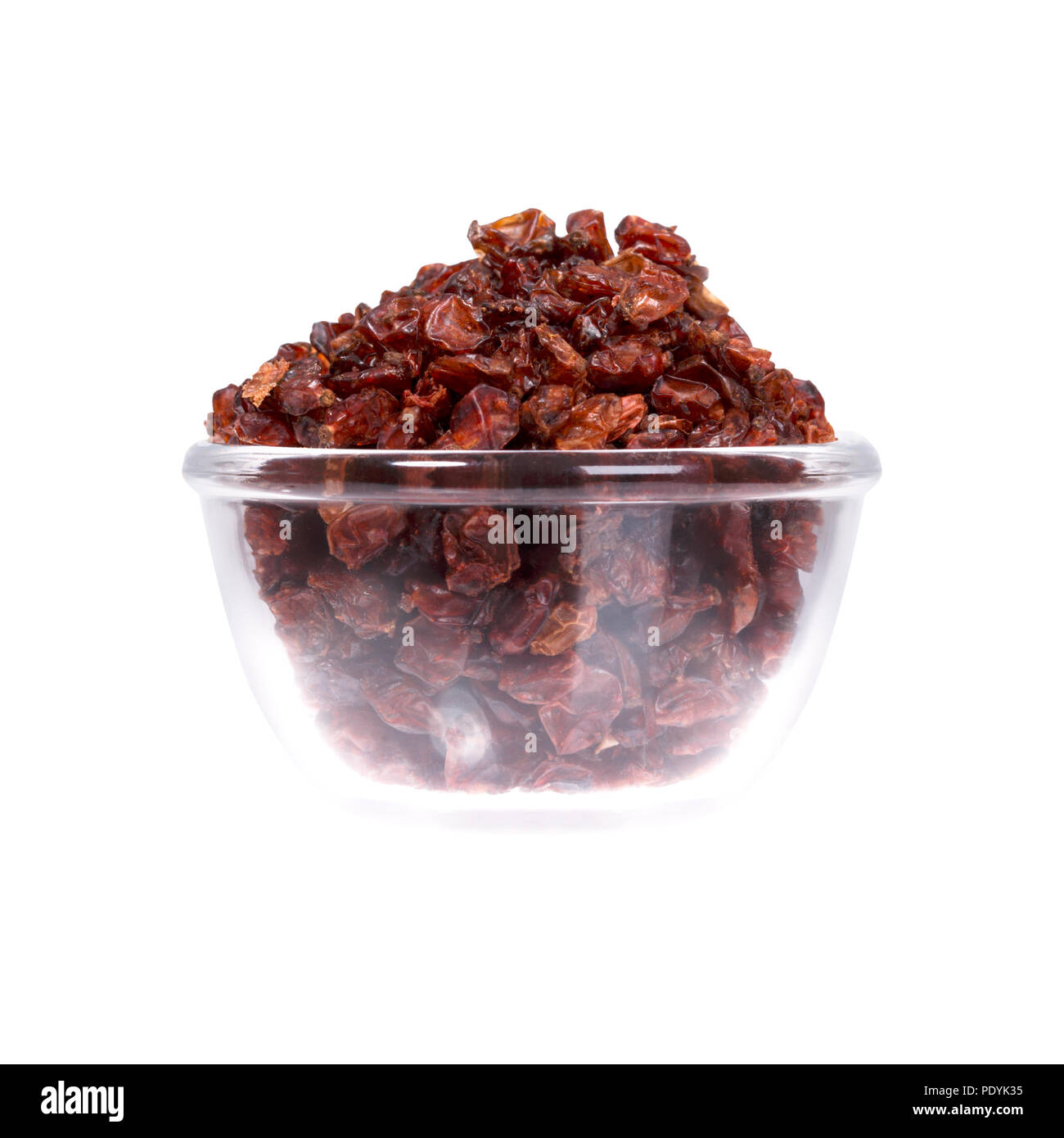 Essiccato barberries in casseruola, vicino. Alta risoluzione foto. Foto Stock