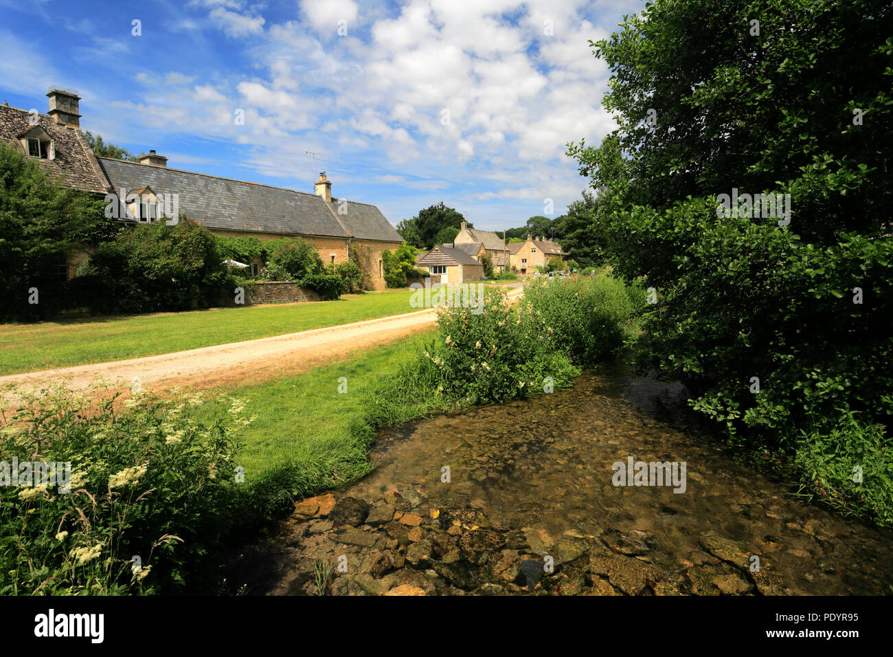 Il fiume occhio alla macellazione superiore villaggio, Gloucestershire Cotswolds, England, Regno Unito Foto Stock