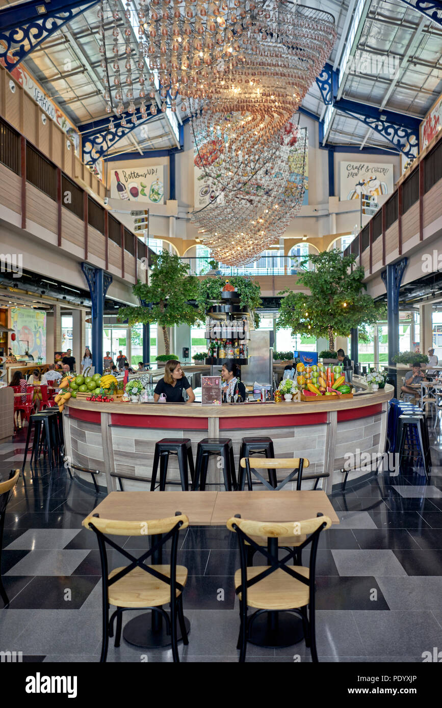 Ristorante e food hall presso il moderno centro di Marina shopping mall, Pattaya, Thailandia, Sud-est asiatico Foto Stock