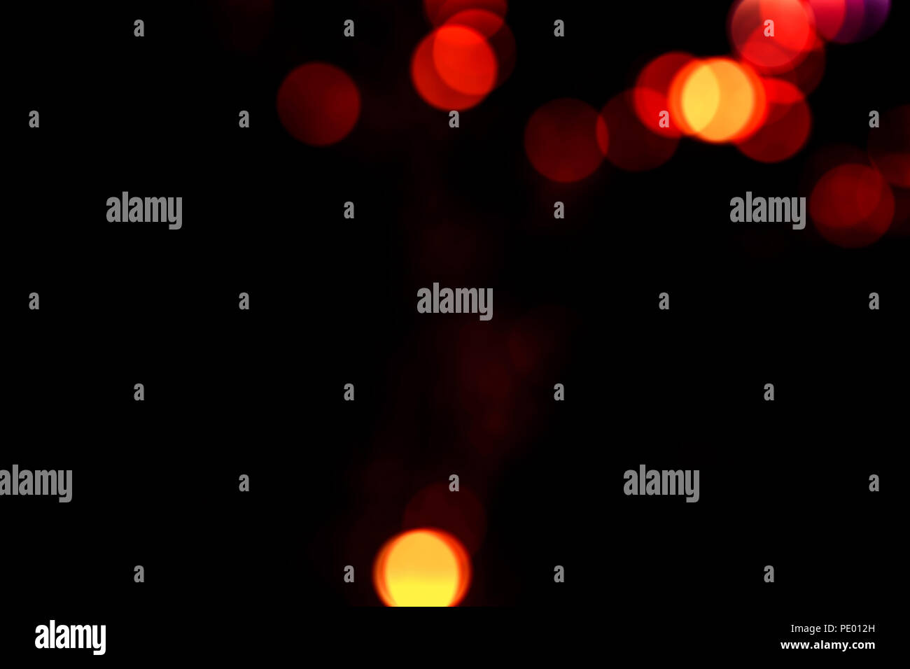 Luci incandescenti nel buio Foto Stock