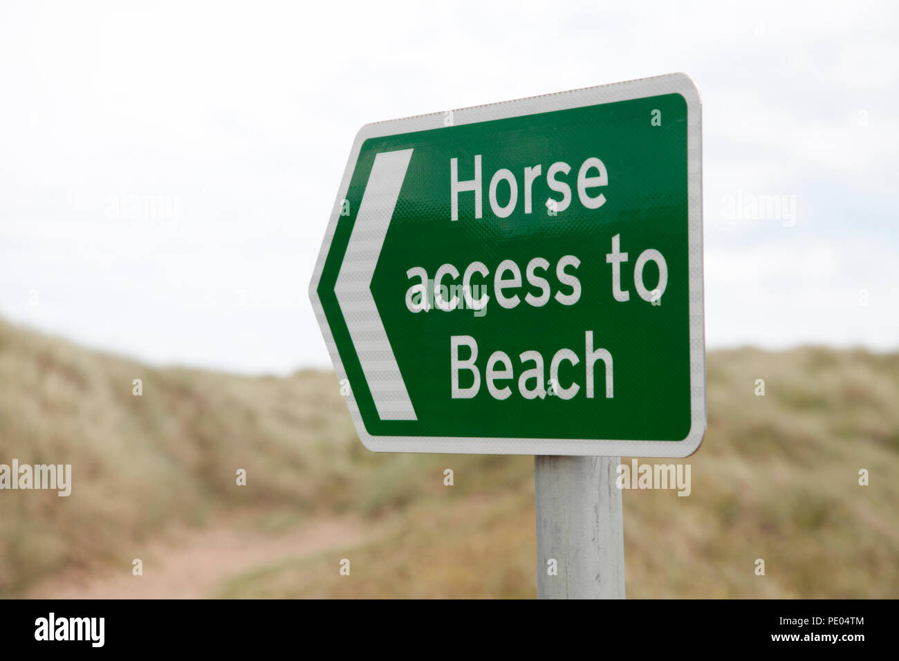 Segno per cavallo accesso alla spiaggia Foto Stock