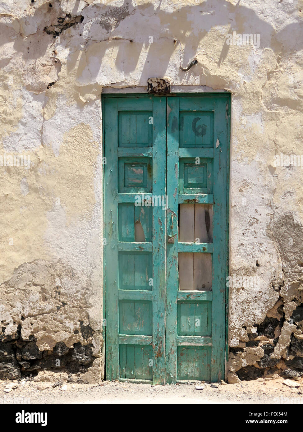 Verniciato colorato porta di legno nelle isole Canarie Foto Stock