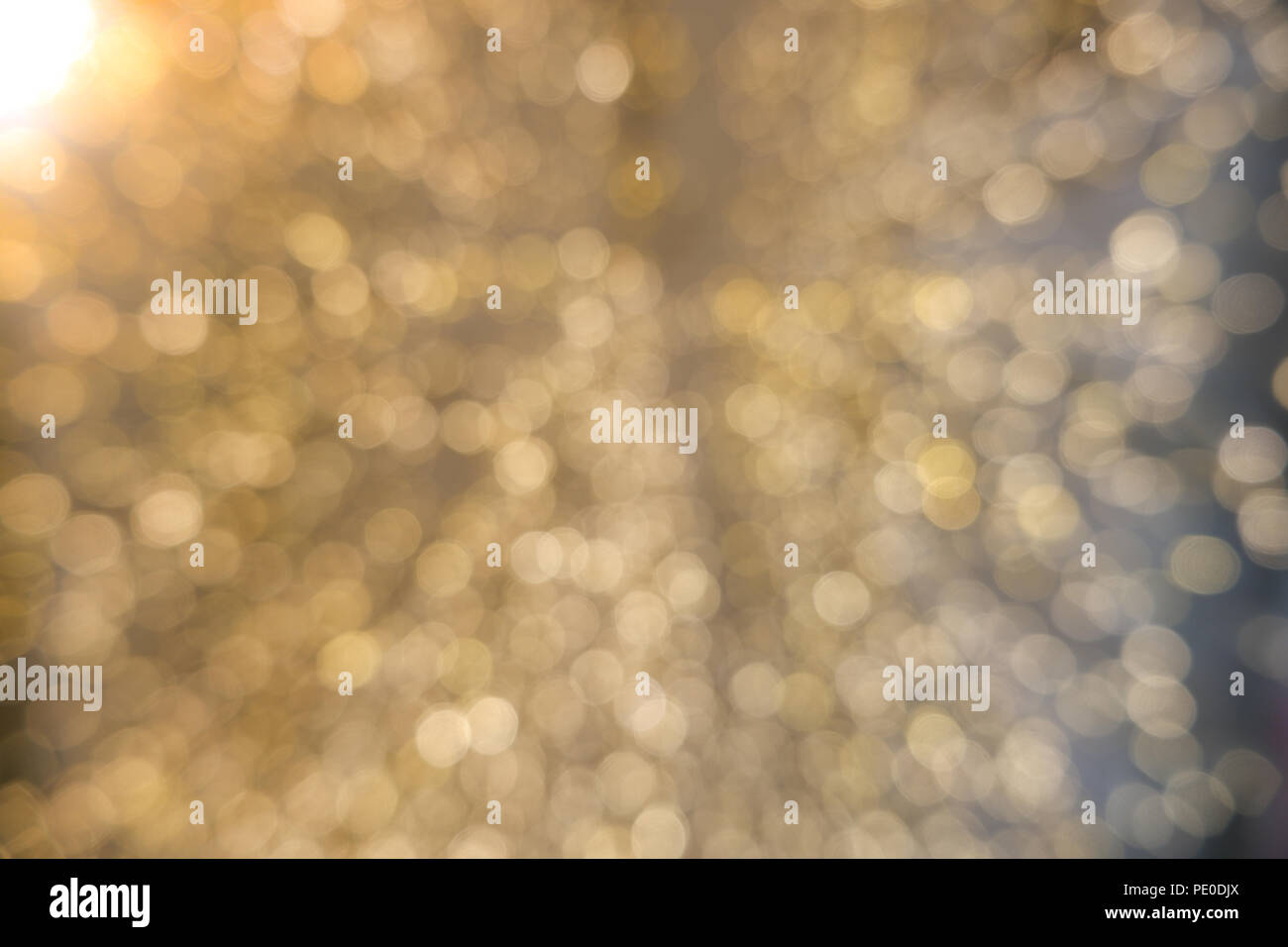 Abstract giallo bokeh cerchi per Natale sfondo. Royalty di alta qualità free stock foto di Natale luce sullo sfondo di sovrapposizione Foto Stock