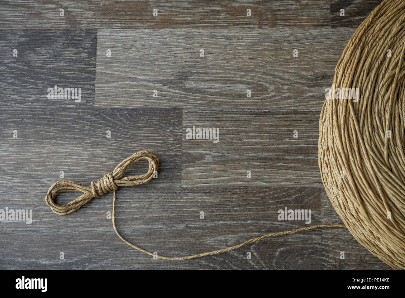 La corda è un gruppo di fili, tele, fibre o filamenti che sono ritorti o intrecciati insieme in un più grande e più forte forma. Corde hanno resistenza alla trazione Foto Stock