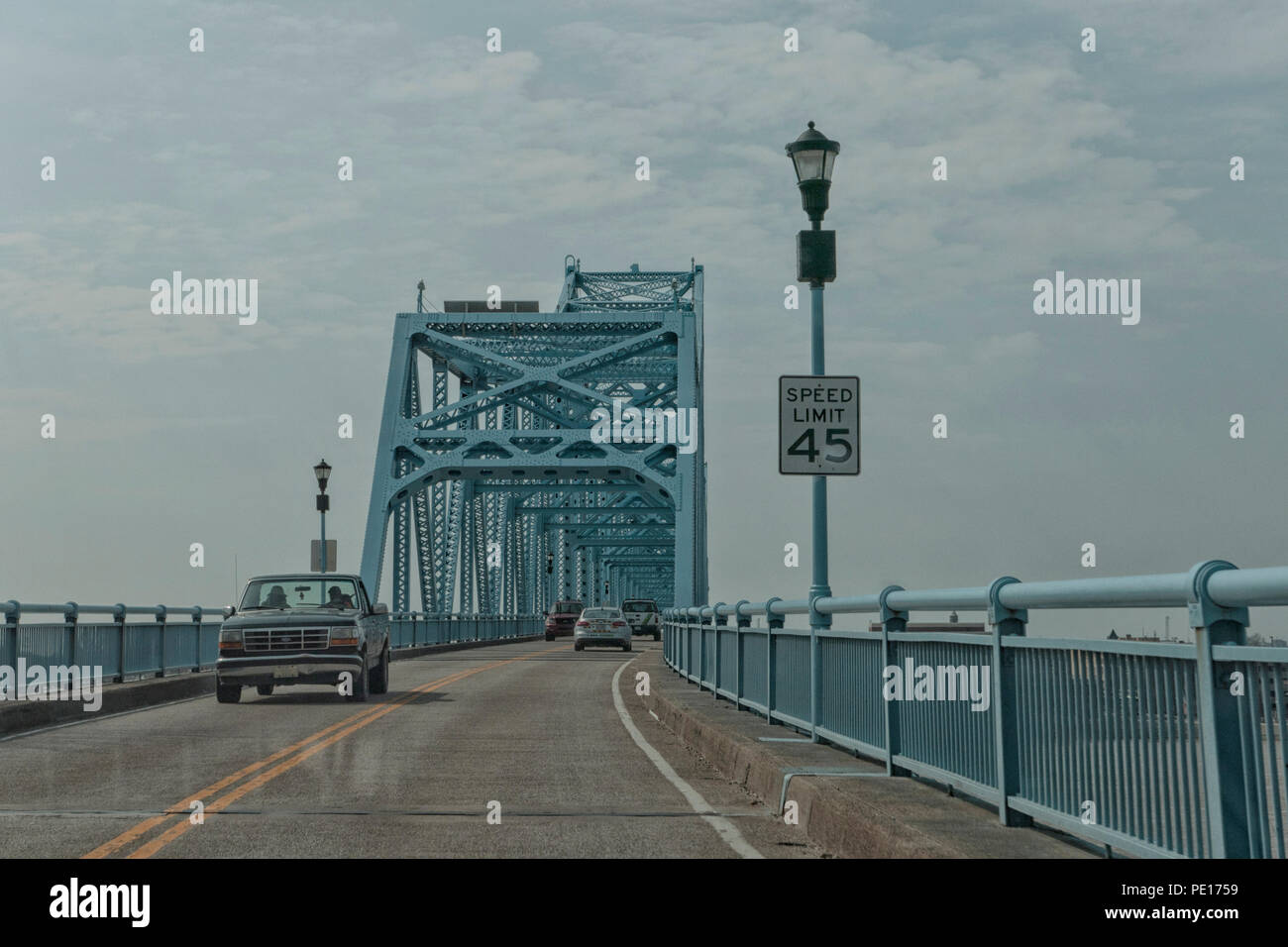 Il Trifoglio H Cary bridge aka il Owensboro Blue Bridge sul fiume Ohio collega Owensboro Ky con Indiana Foto Stock