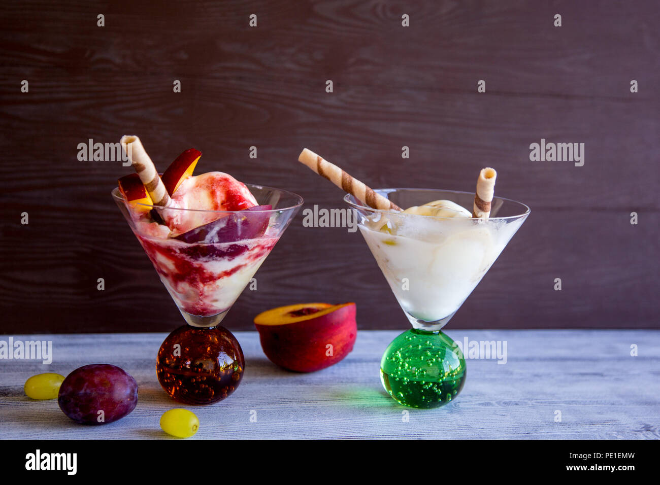 Il più bel fresco gelato calde giornate estive e oltre alla frutta Foto Stock