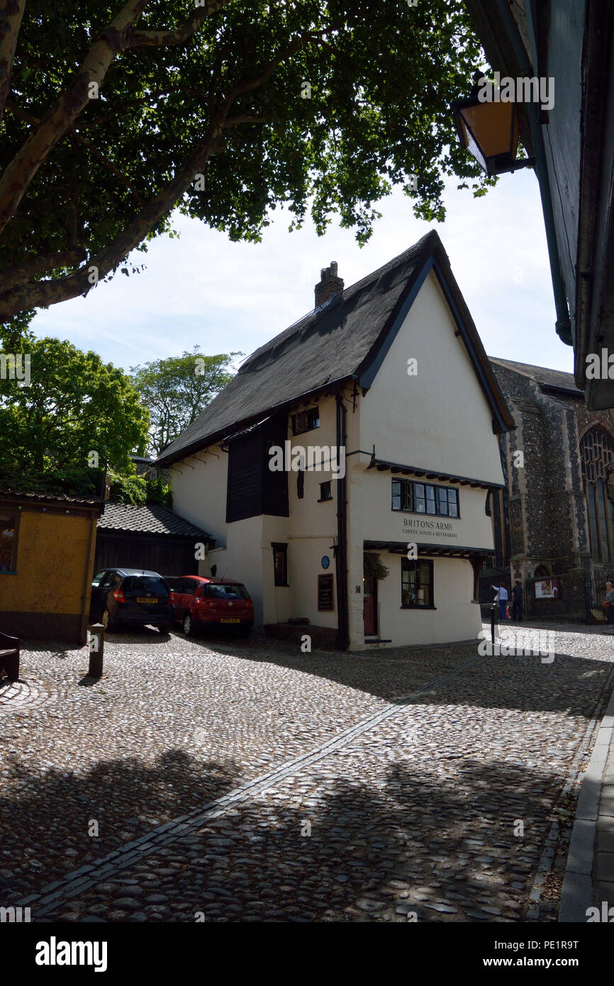 Britons bracci coffee house e ristorante in cima della storica Elm Hill, Norwich. È stato "Il Principe macellati' pub nel film di Hollywood Stardust Foto Stock