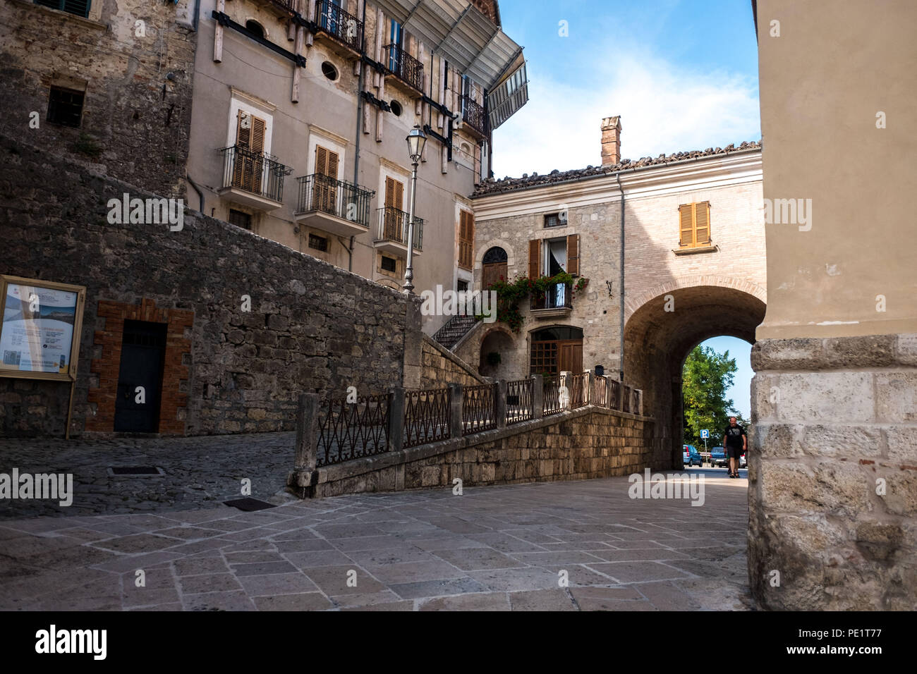 Civitella del Tronto, Abruzzo, è situato nei pressi di Teramo e fa parte dei Borghi più belli d'Italia", un'associazione di piccoli centri italiani di interesse storico Foto Stock