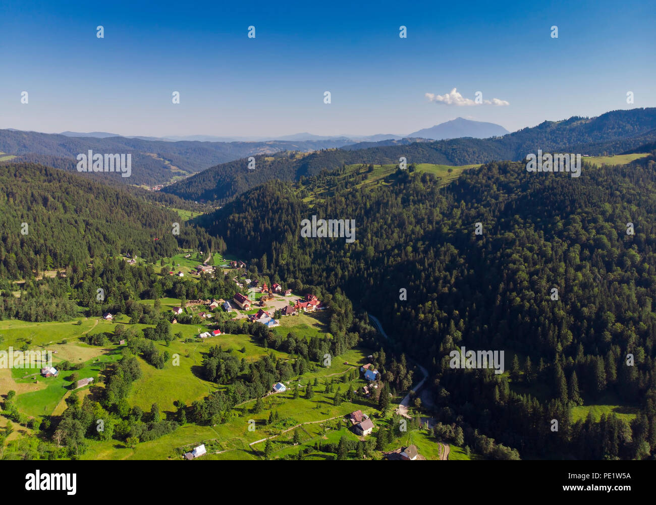La Romania, veduta aerea della Moldavia paesaggio di campagna. Petru Voda Foto Stock
