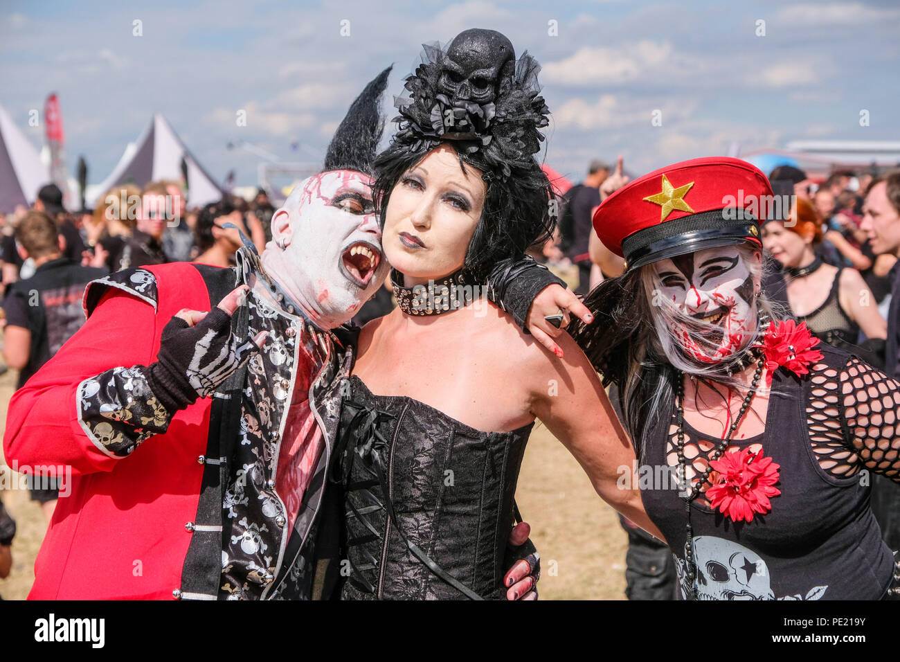 Hildesheim, Germania. 11 Ago, 2018. Grumoso, Yvi e Mini frequentando il festival gotico m'era Luna. Credito: Clemens Heidrich/dpa/Alamy Live News Foto Stock