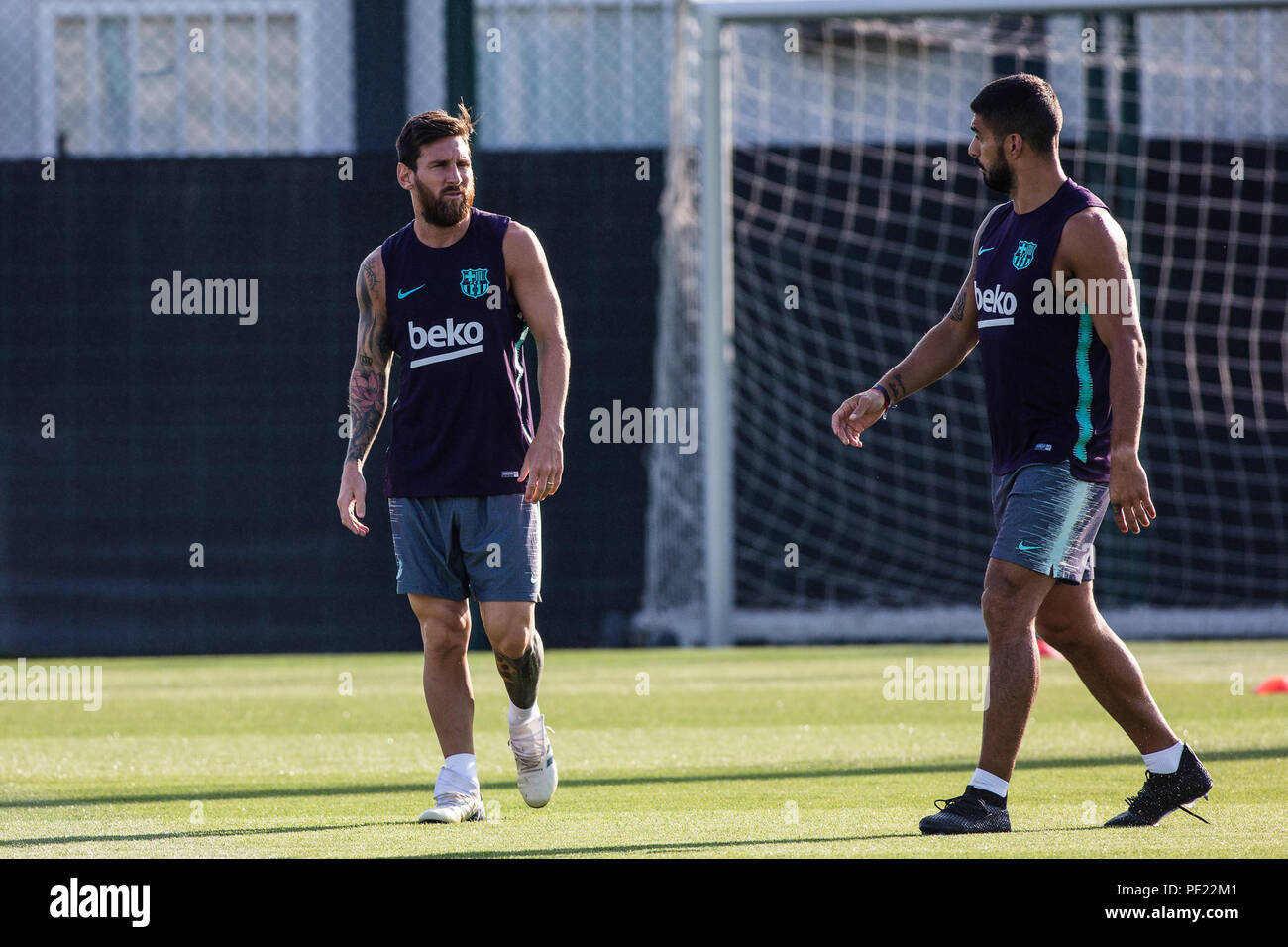 Leo Messi da Argentina e Luis Suarez dall Uruguay durante il FC Barcelona sessione di formazione prima che la Supercopa spagnola partita contro Sevilla FC in Tanger. A Ciutat Esportiva Joan Gamper, Barcellona il 11 del mese di agosto del 2018. 11 Ago, 2018. Credit: AFP7/ZUMA filo/Alamy Live News Foto Stock