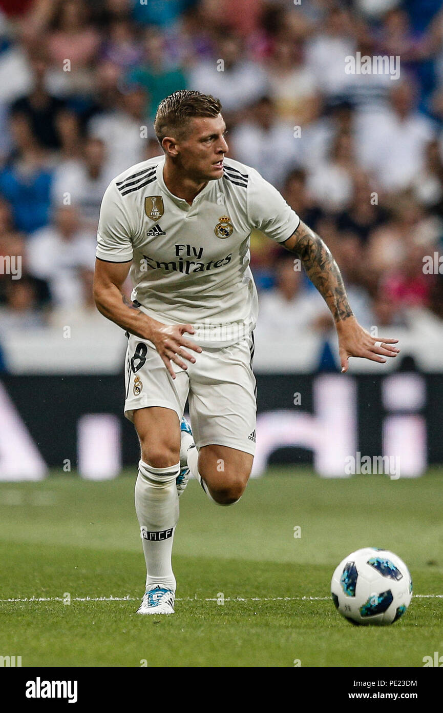 Santiago Bernabeu, Madrid, Spagna. 11 Ago, 2018. La pre stagione di calcio, il Santiago Bernabeu Trophy, Real Madrid contro il Milan; Toni Kroos (Real Madrid) fa una pausa in avanti Credito: Azione Sport Plus/Alamy Live News Foto Stock