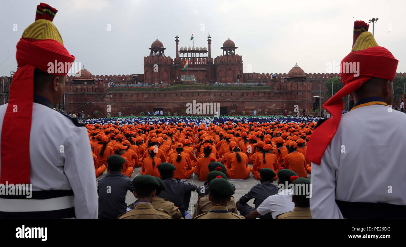 New Delhi, India. Il 12 agosto 2018. New Delhi, Giorno di indipendenza è annualmente celebrata il 15 agosto. Il 15 agosto, 1947. Marina indiana e la forza aerea indiana contingenti prendere parte alla prima prova generale per le celebrazioni del Giorno dell'indipendenza - 2018 al Red Fort, a Nuova Delhi, India, 11 Agosto, 2018. Giorno di indipendenza è annualmente celebrata il 15 agosto come festa nazionale in India per commemorare la nazione è l'indipendenza dal Regno Unito il 15 agosto 1947. Credito: Stinger/Xinhua/Alamy Live News Foto Stock