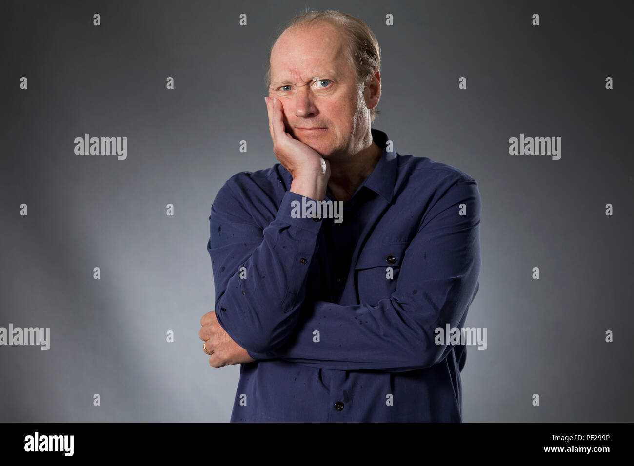 Edinburgh, Regno Unito. 12 Agosto, 2018. Adrian Edmondson, il comico inglese, attore, scrittore, musicista, presentatore televisivo e direttore. Egli è probabilmente più noto per i suoi ruoli comici nella serie televisiva a quelle giovani (1982-84) e fondo (1991-95), raffigurato all'Edinburgh International Book Festival. Edimburgo, Scozia. Foto di Gary Doak / Alamy Live News Foto Stock