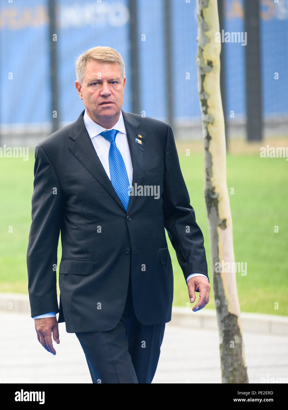 12.07.2018. Bruxelles, Belgio. Klaus Werner-Iohannis, Presidente della Romania che arrivano alla NATO (Organizzazione del Trattato del Nord Atlantico) Summit 2018 Foto Stock