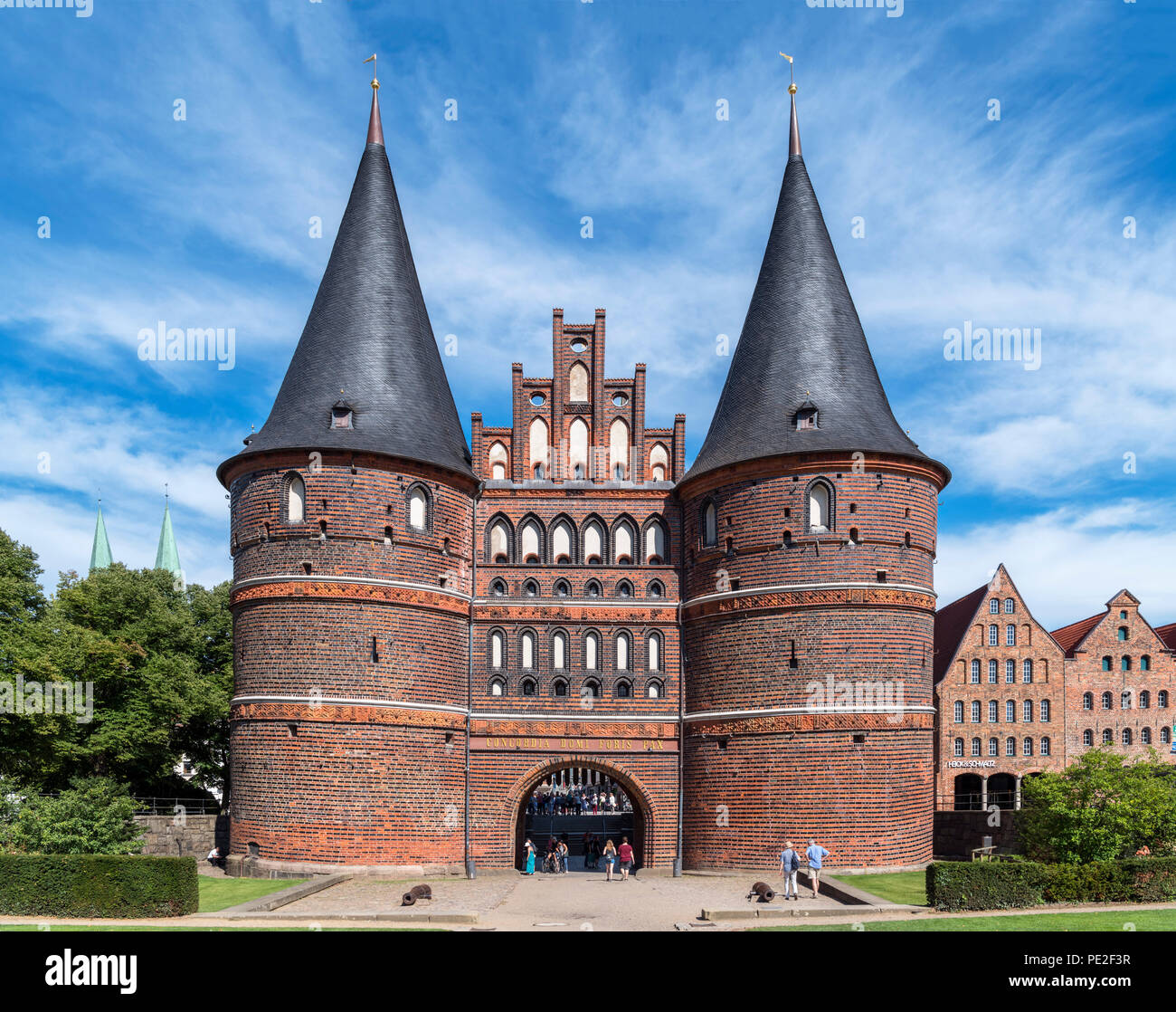 Holstentor, lo storico del XV secolo city gate, Lubecca, Schleswig-Holstein, Germania Foto Stock