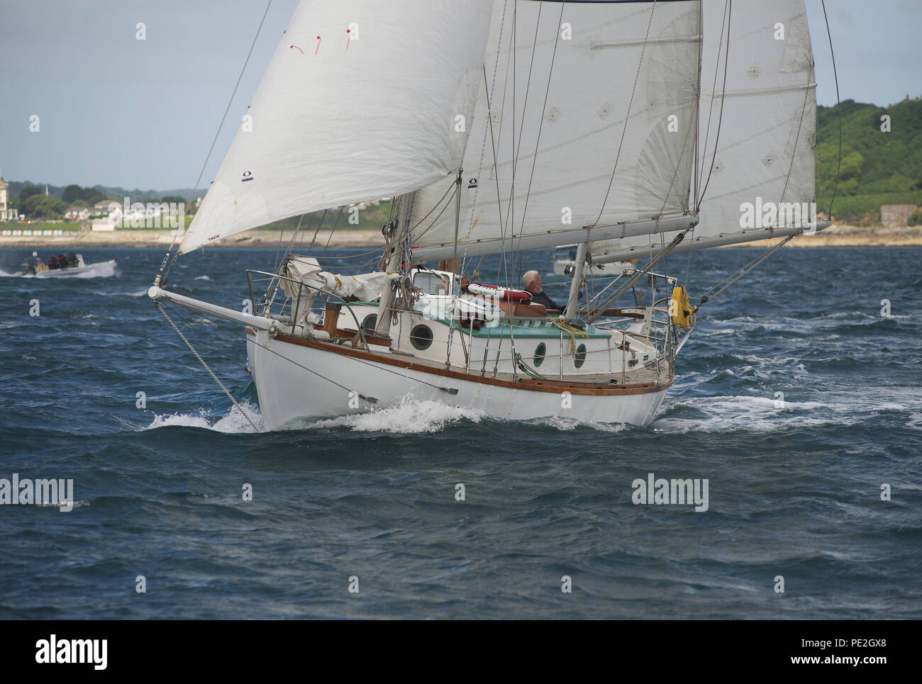 Suhaiii, lo yacht su cui Robin Knox-Johnston divenne il primo uomo a navigare in tutto il mondo il lavoro & non-stop in 1968-9, vela off Falmouth. Foto Stock