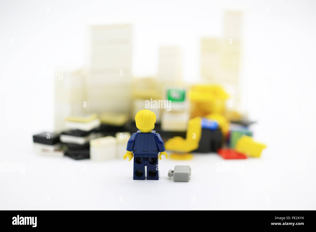 Hong Kong/Cina, 5 Luglio 2018: Studio shot di Lego persone, mietitrebbia da un insieme diverso di Hong Kong.Legos sono una famosa linea di costruzione plastica toy Foto Stock
