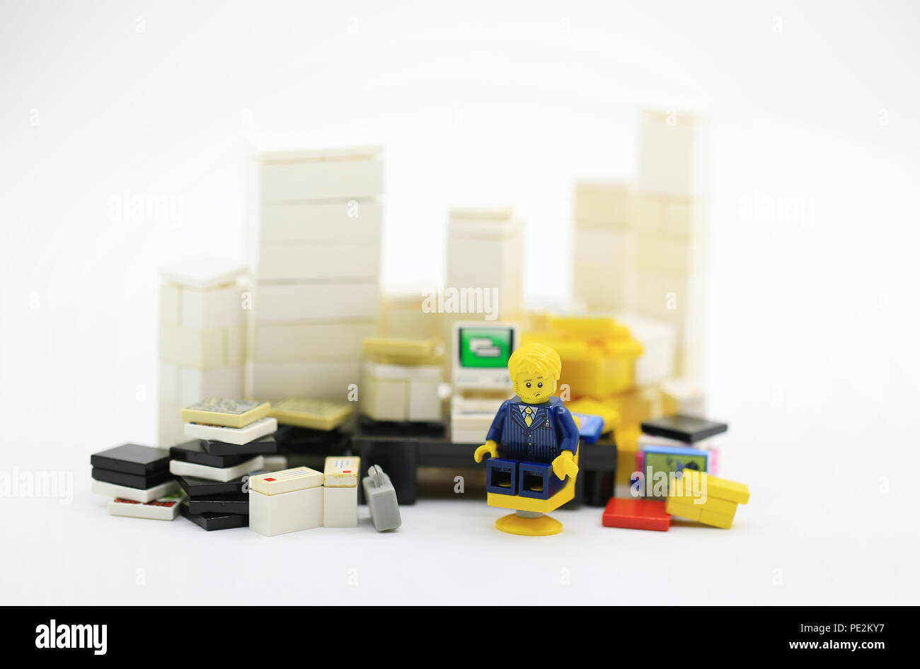 Hong Kong/Cina, 5 Luglio 2018: Studio shot di Lego persone, mietitrebbia da un insieme diverso di Hong Kong.Legos sono una famosa linea di costruzione plastica toy Foto Stock