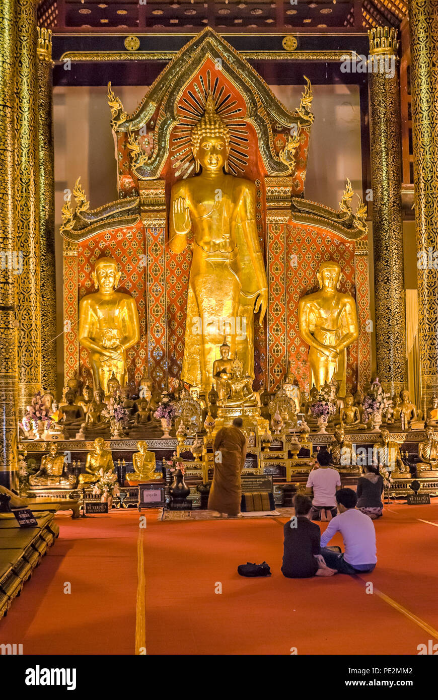 Golden Budda in Wat Chedi Luang, Chiang Mai, Thailandia del Nord Foto Stock