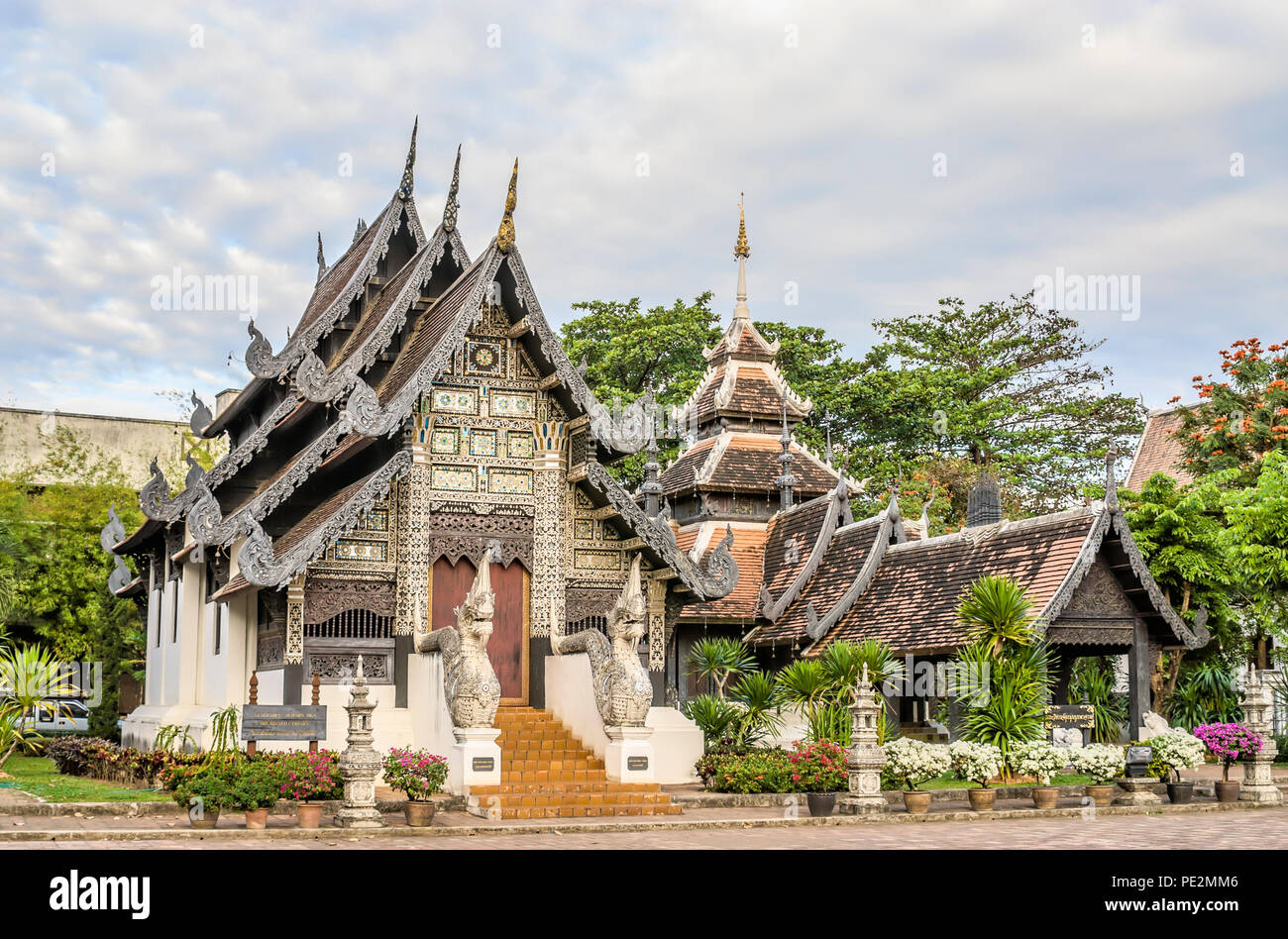 Viharn Luang all'interno del Wat Chedi Luang un tempio buddista in Chiang Mai, nel nord della Thailandia Foto Stock