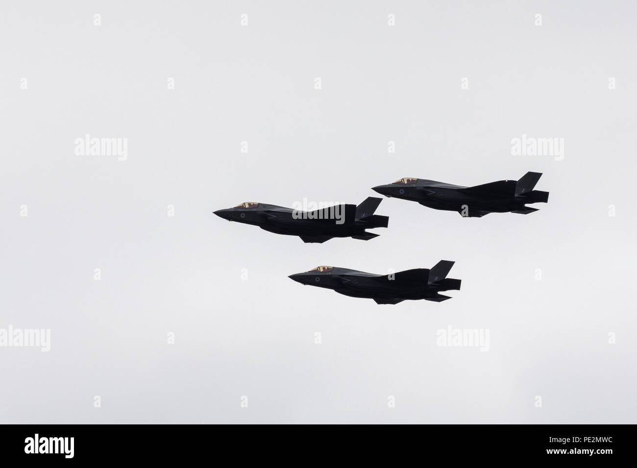 Tre Lockheed Martin F-35 Lightning II jet da combattimento che passa in testa nella formazione per la RAF100 flypast Londra Foto Stock