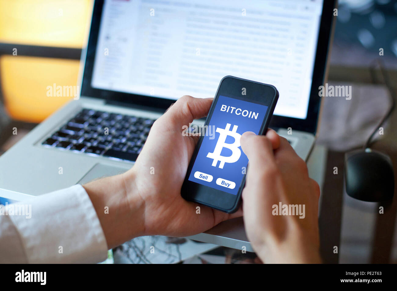 Bitcoin crypto moneta, portafoglio mobile per cryptocurrency Foto Stock