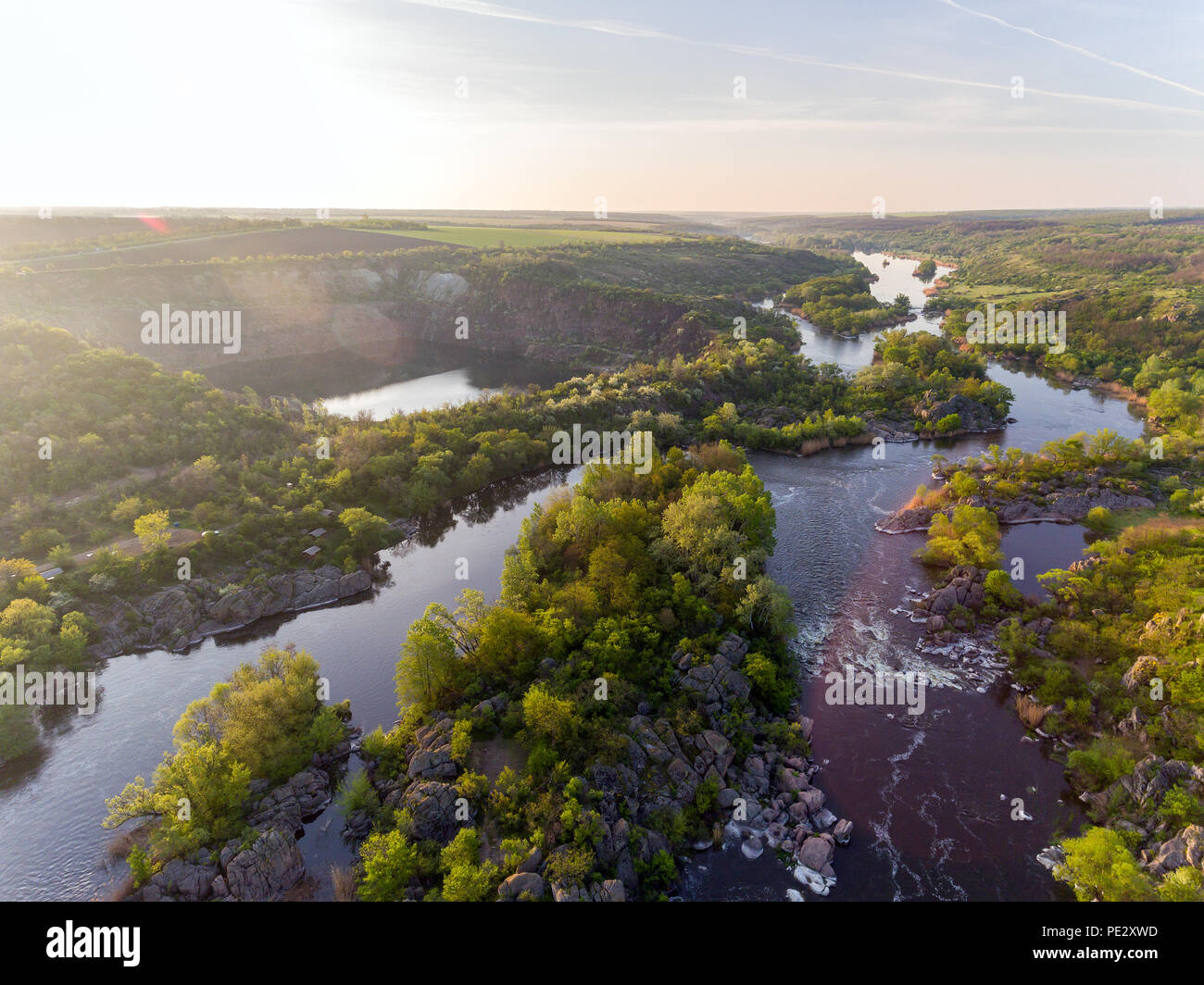 Il sud del fiume Bug. Pittoresche rocce e le rapide del fiume. Foto Stock