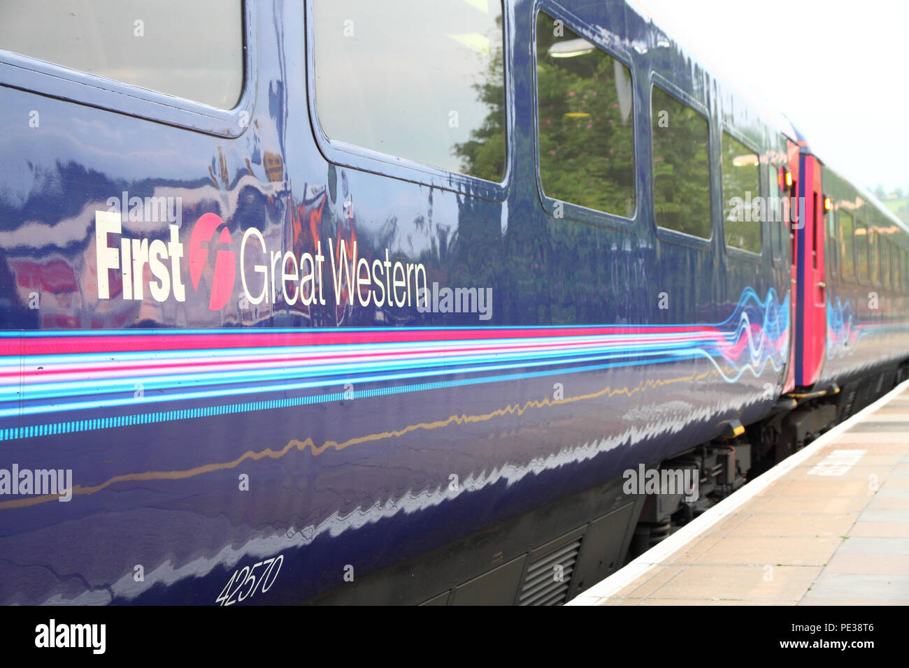 Primo grande Western carrozza ferroviaria in Stroud stazione ferroviaria, Inghilterra Foto Stock