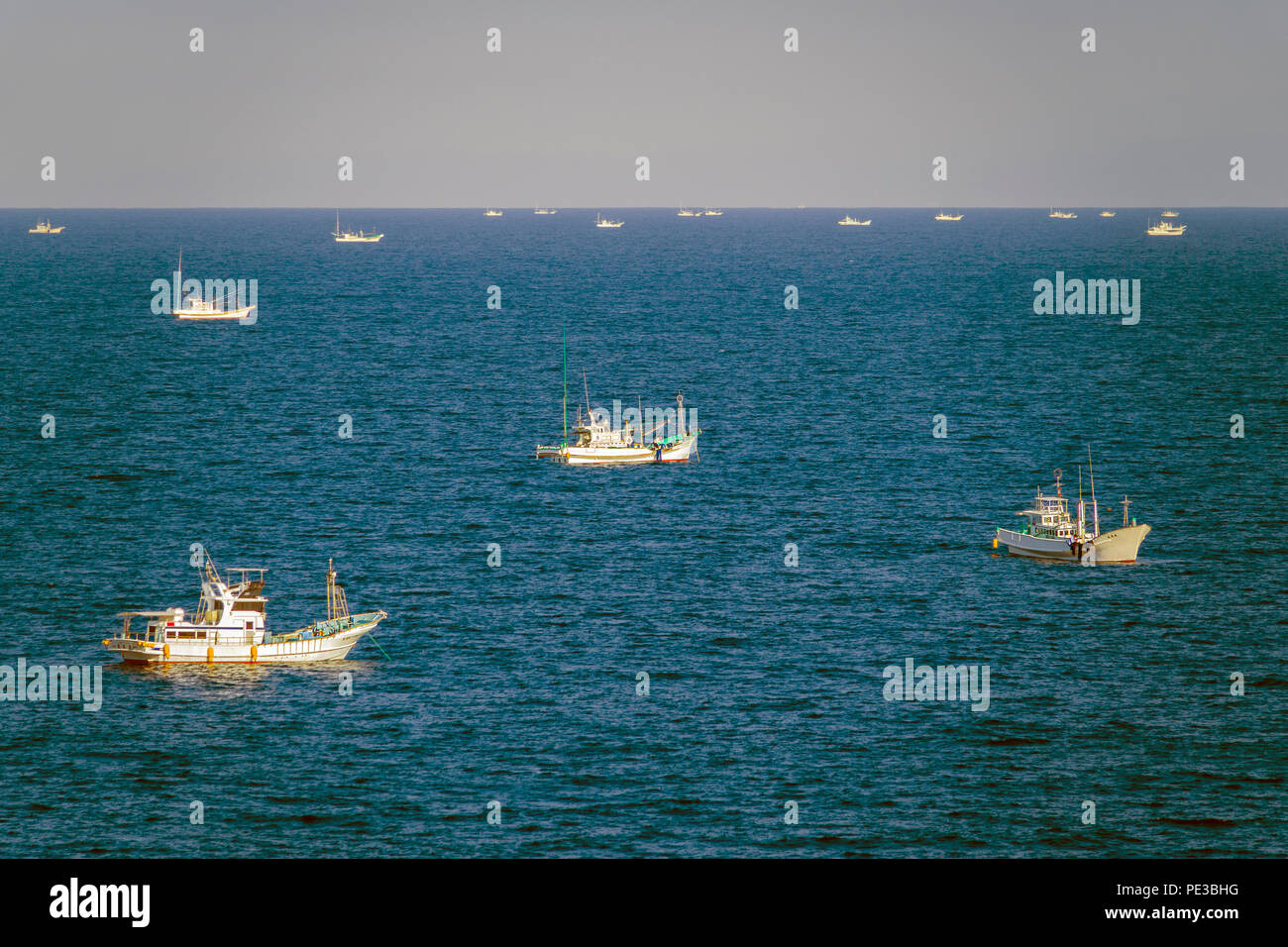 Barche da pesca nel porto di Hiroshima Seto Inland Sea Giappone Asia Foto Stock