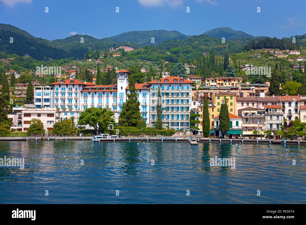 Savoy Palace hotel alla passeggiata a lago di Gardone Riviera sul lago di Garda, provincia di Verona, Italia Foto Stock