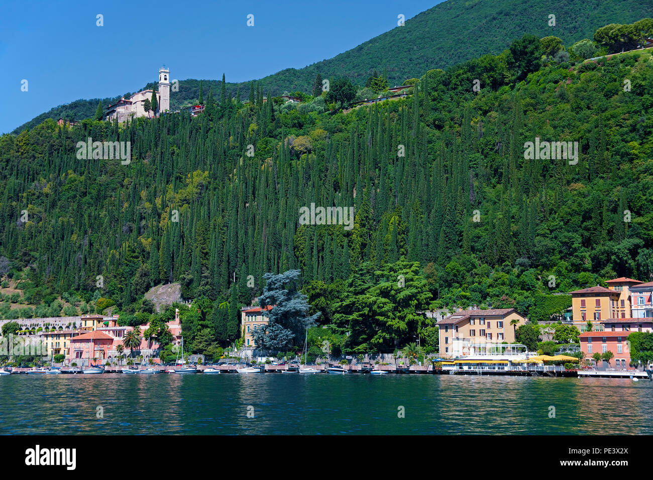 Il lungomare e il porto di Toscolano-Maderno, Provincia Brescia Lago di Garda Lombardia, Italia Foto Stock