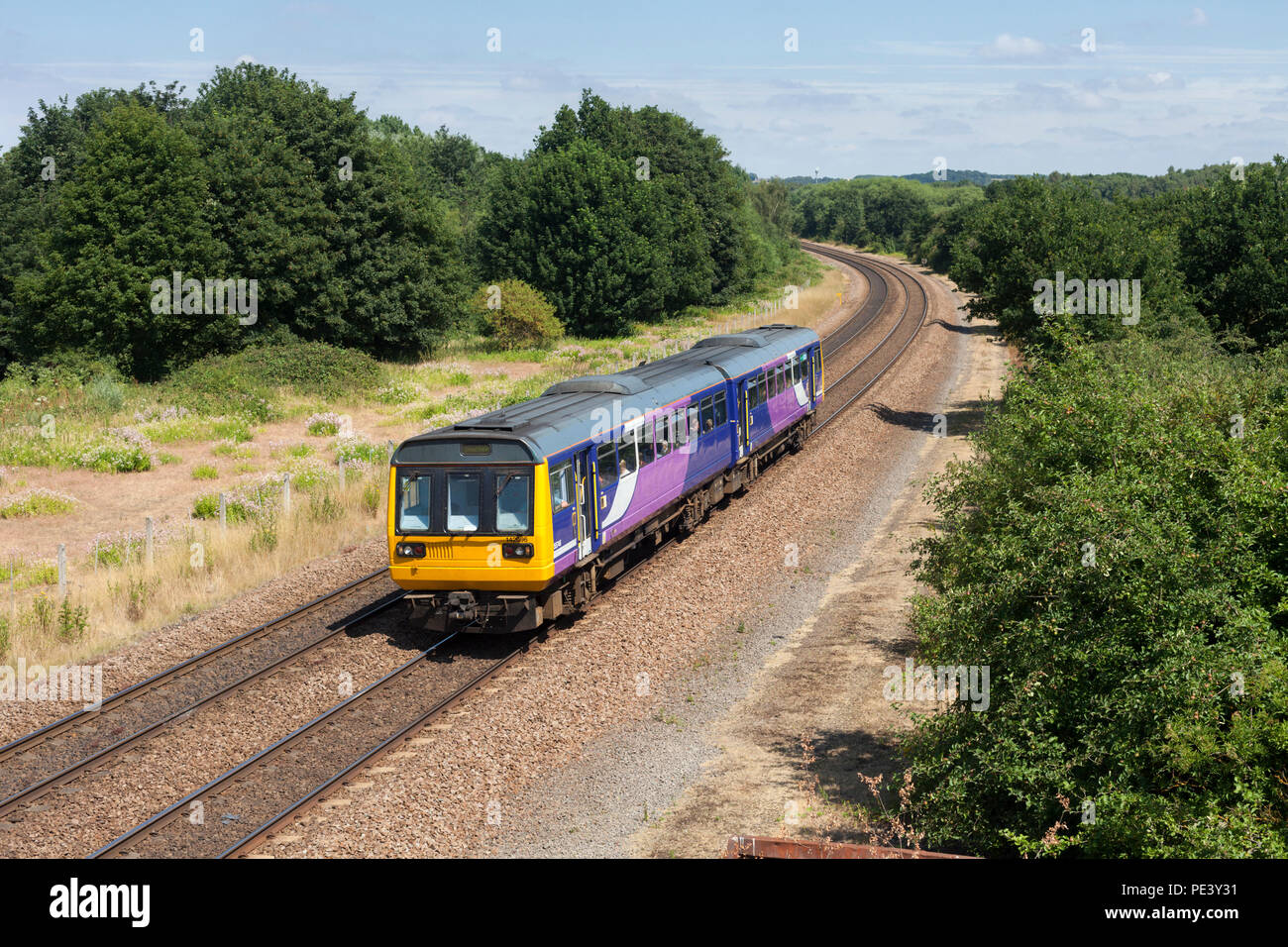 Un Arriva Nord classe rampa 142 pacer treno alla vecchia Denaby (est di Mexborough, South Yorkshire) Foto Stock