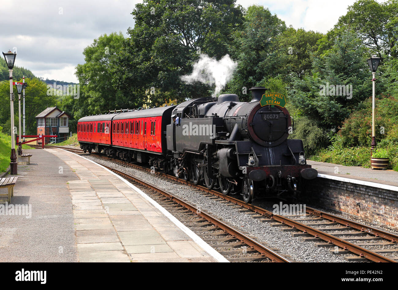 80072 attende a Glyndyfrdwy sul Llangollen Railway 27.7.14 Foto Stock