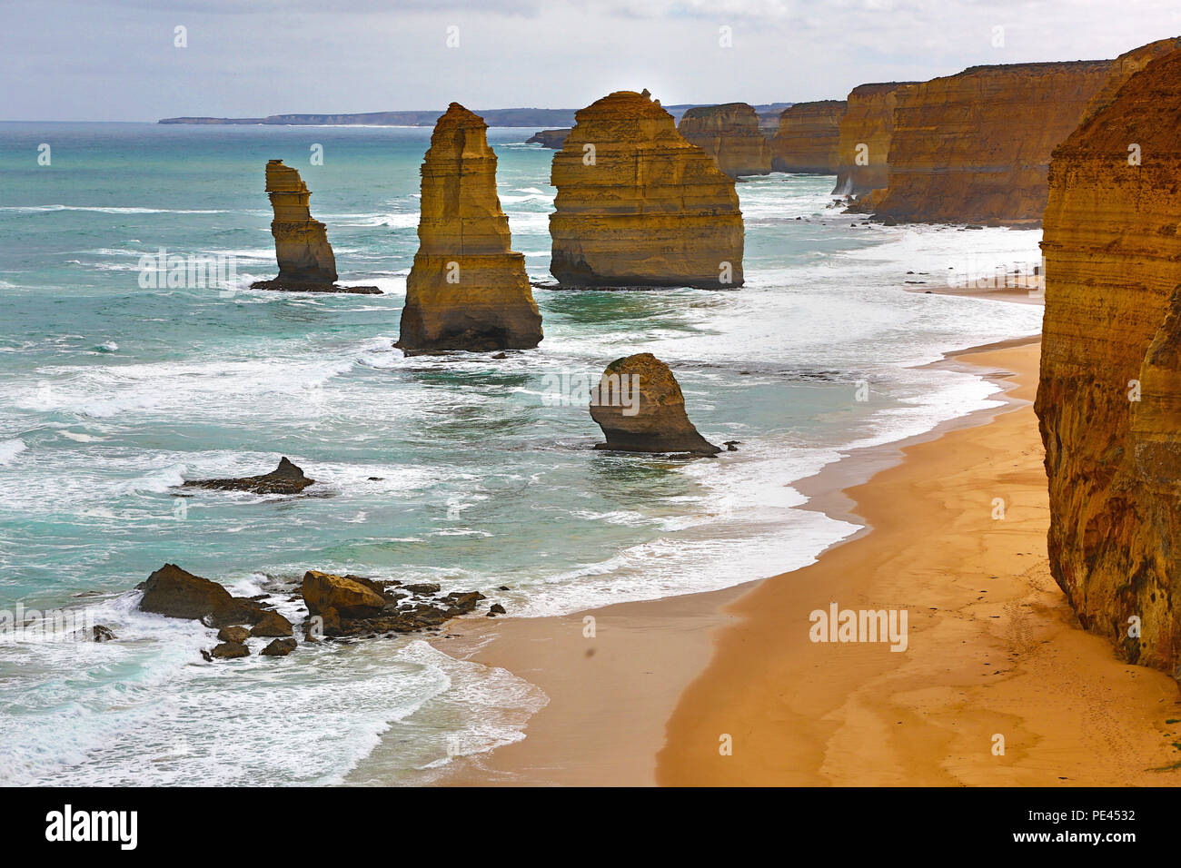 I dodici apostoli ammassamenti calcarei, Parco Nazionale di Port Campbell, Great Ocean Road, Victoria, Australia Foto Stock