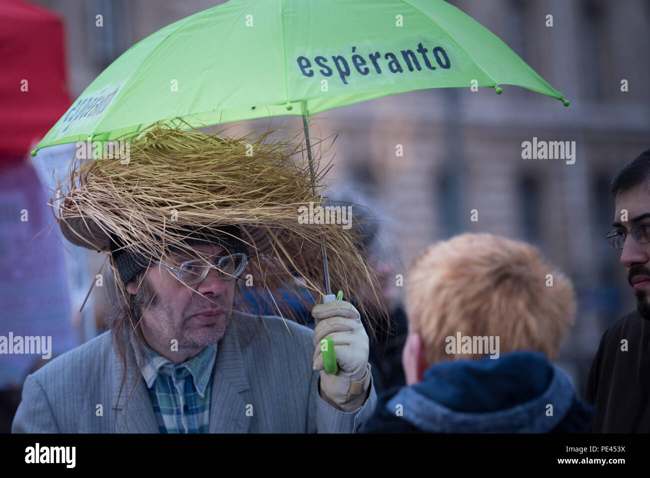 Place de la Republique, Parigi, Francia. Il 30 aprile 2016. Centinaia di sostenitori e oppositori raccogliere in Place de la Republique nel centro di Pa Foto Stock