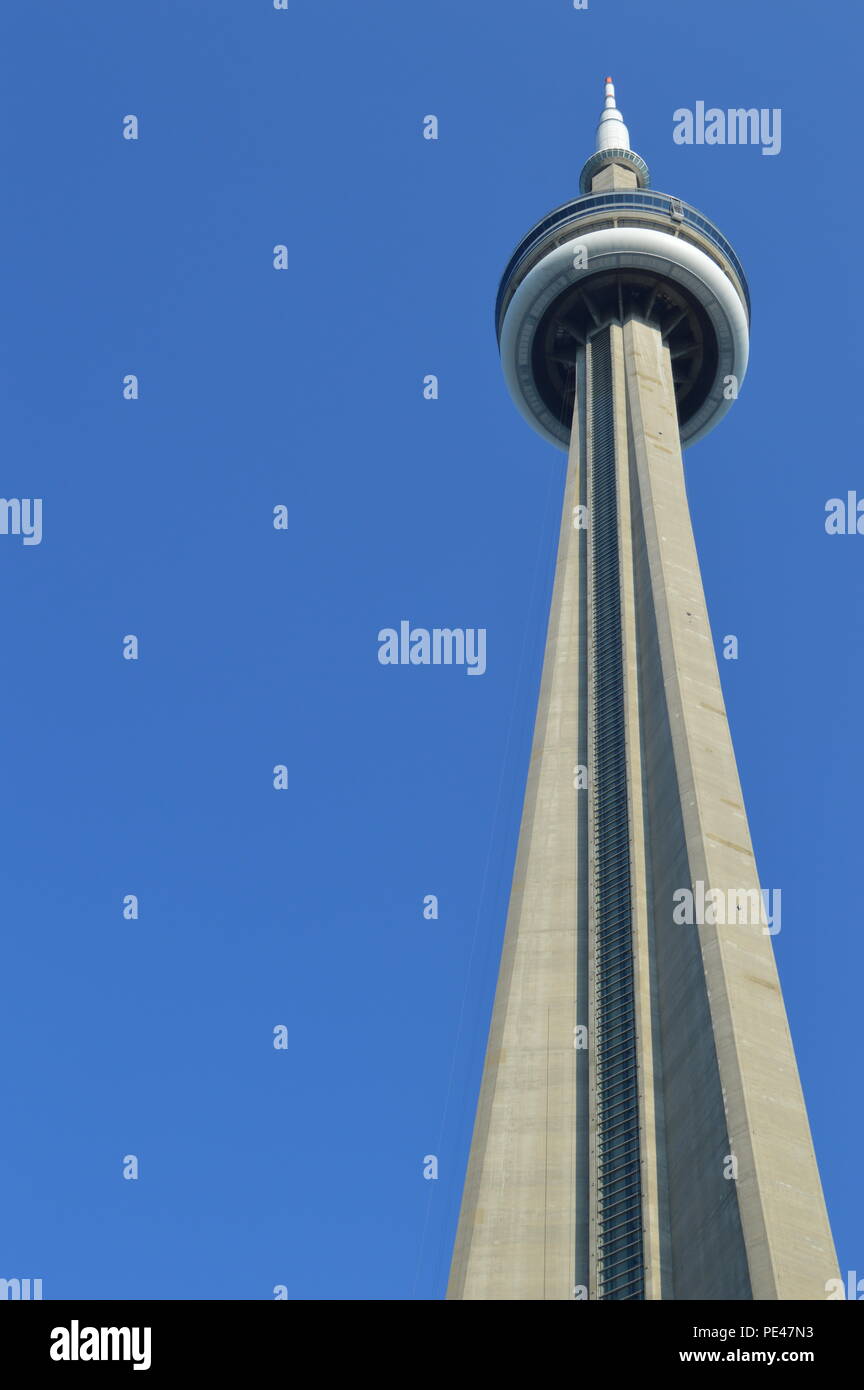 CN Tower in Toronto Ontario Canada in estate Foto Stock