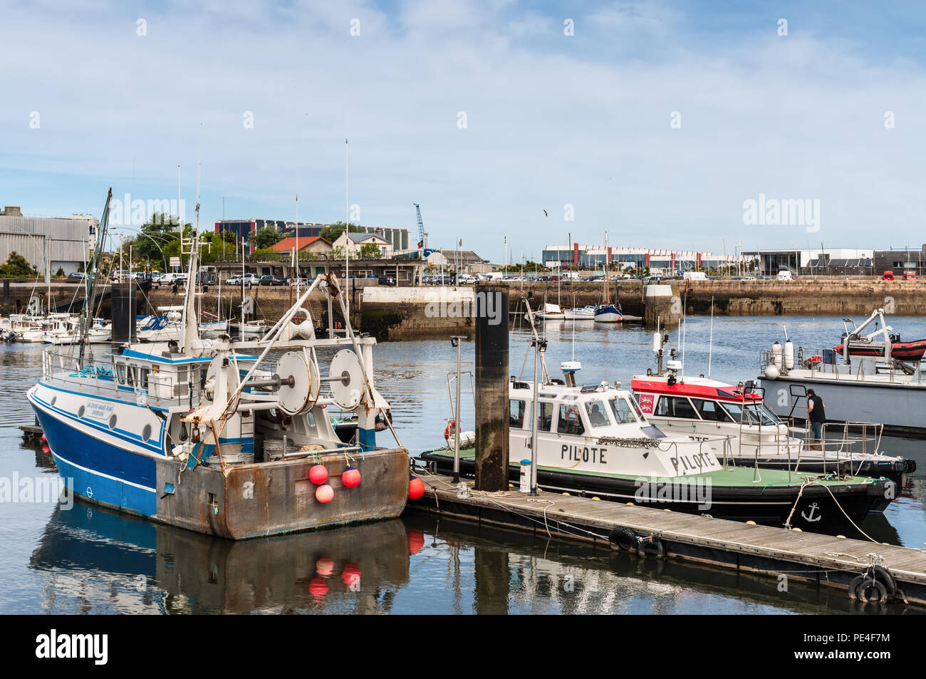 Cherbourg, Francia - 22 Maggio 2017: Barche nel porto di Cherbourg-Octeville, a nord della penisola di Cotentin, porto di Cherbourg è il più grande a Foto Stock