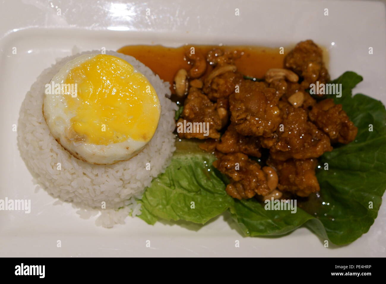 Riso al pollo - cibo indonesiano Foto Stock