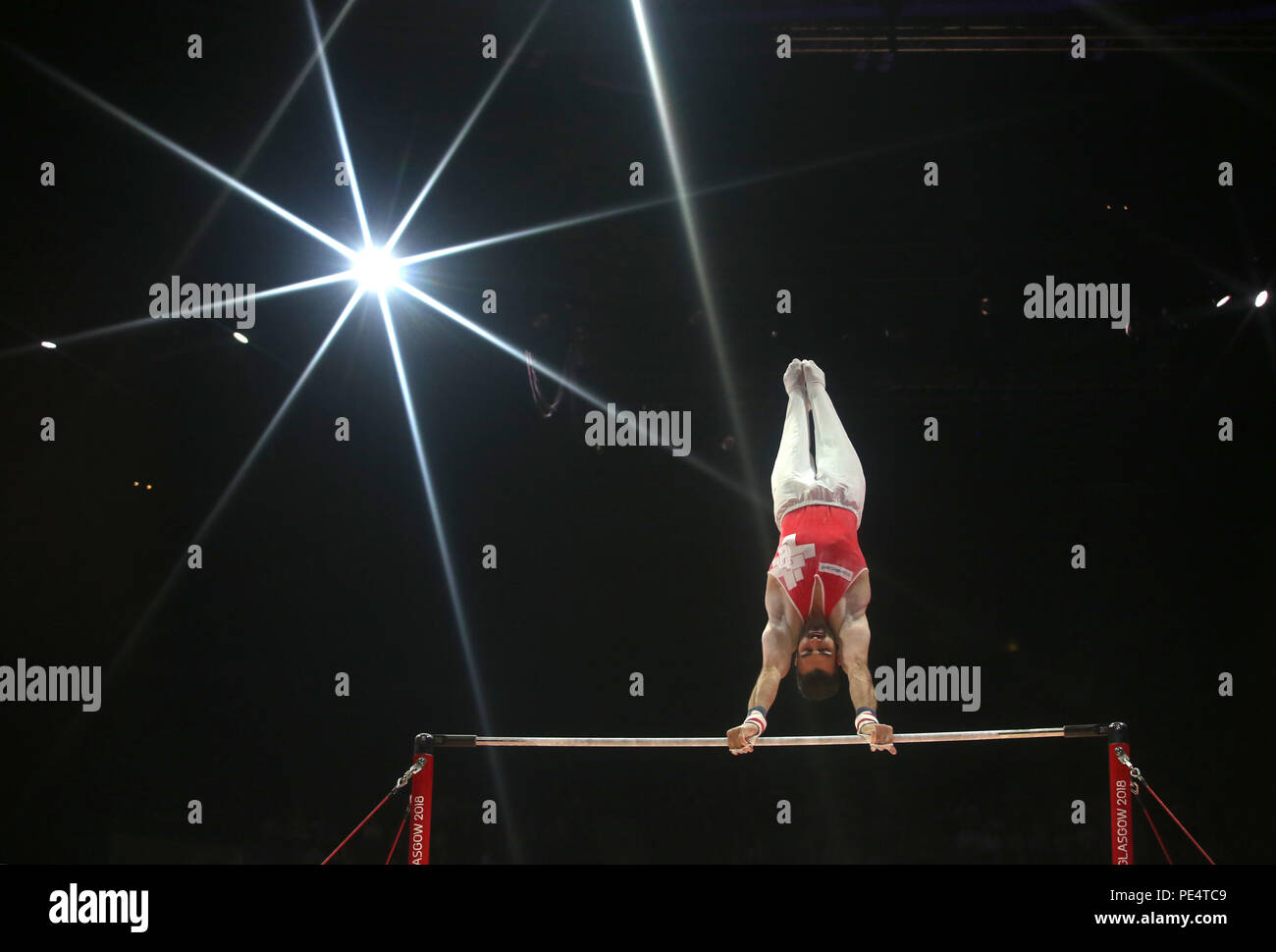 La Svizzera Oliver Hegi compete sulla barra orizzontale nella finale dell'apparato maschile durante il giorno undici dei Campionati europei 2018 al SSE Hydro di Glasgow. PREMERE ASSOCIAZIONE foto. Data immagine: Domenica 12 agosto 2018. Vedi PA storia GINNASTICA europea. Il credito fotografico dovrebbe essere: Jane Barlow/PA Wire. Foto Stock
