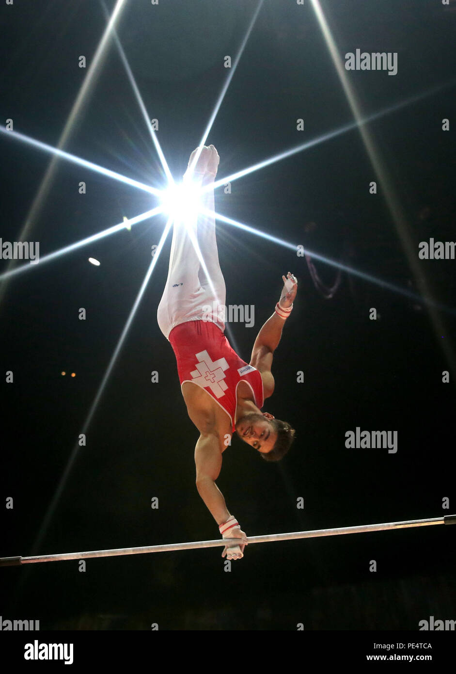 Il Taha Serhani della Svizzera compete sulla barra orizzontale nella finale dell'apparato maschile durante il giorno undici dei Campionati europei 2018 al SSE Hydro di Glasgow. PREMERE ASSOCIAZIONE foto. Data immagine: Domenica 12 agosto 2018. Vedi PA storia GINNASTICA europea. Il credito fotografico dovrebbe essere: Jane Barlow/PA Wire. Foto Stock