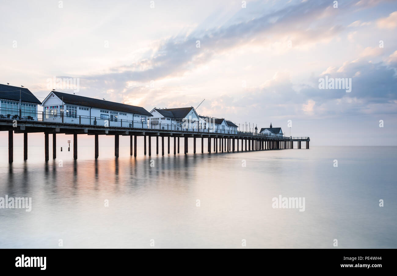 Sunrise al molo di Southwold, Suffolk Foto Stock