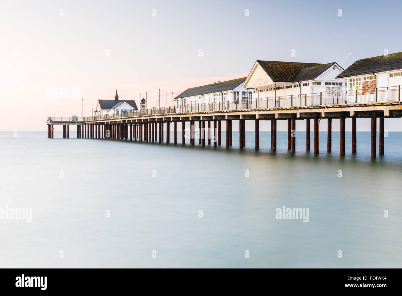 Sunrise al molo di Southwold, Suffolk Foto Stock