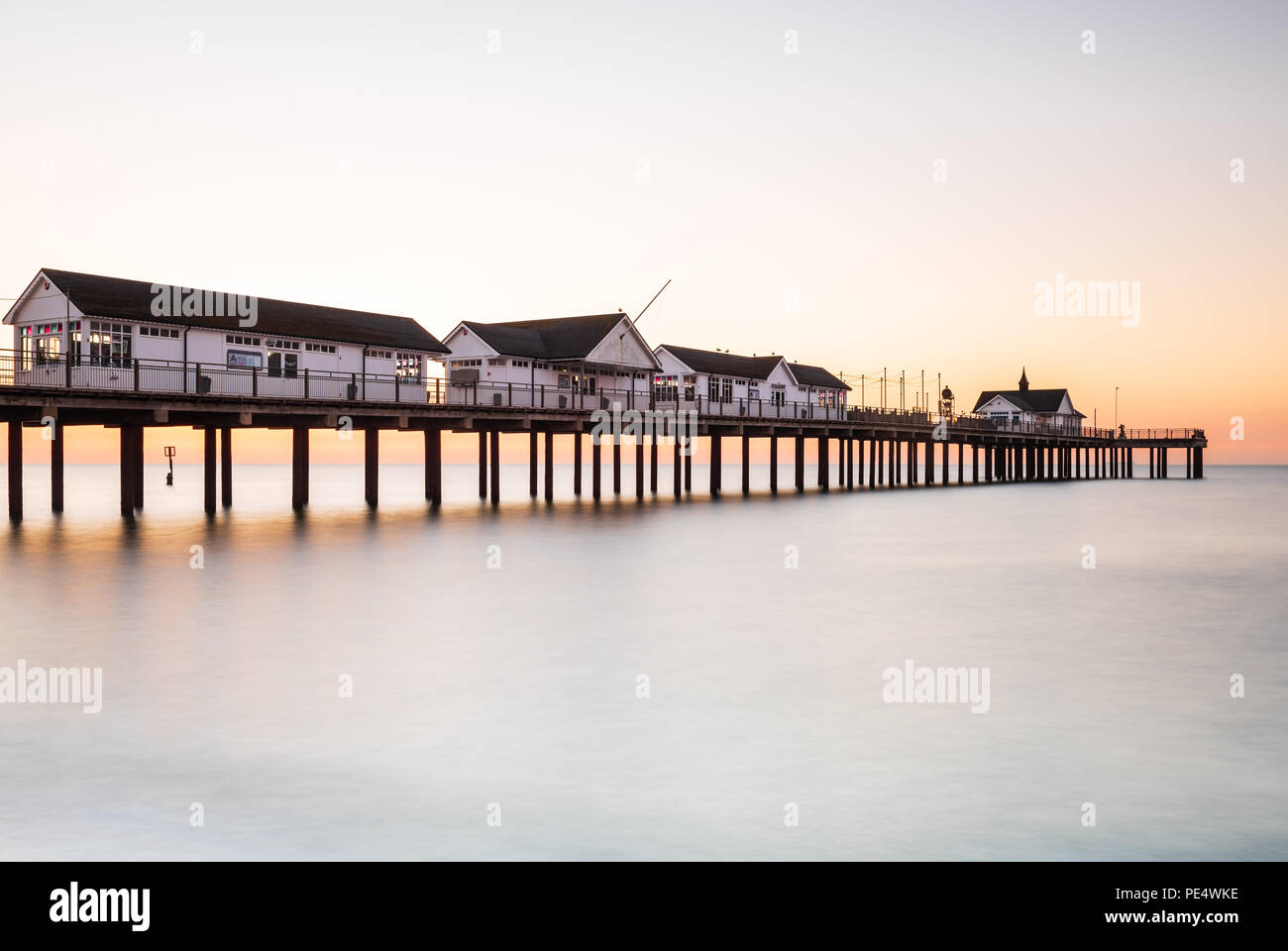 Sunrise al molo di Southwold, Suffolk Foto Stock